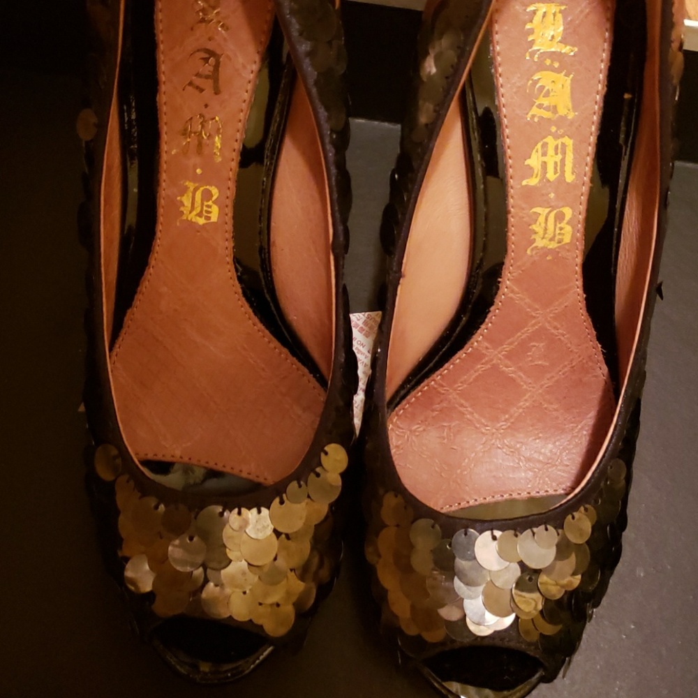 Shoes - Picture 2 of 4